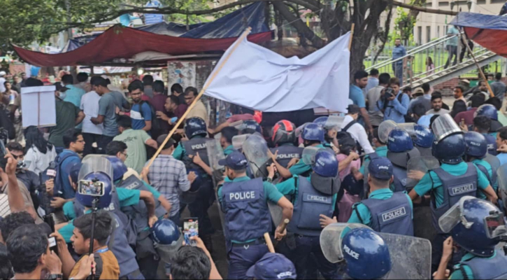 পুলিশের সঙ্গে সংঘর্ষের পর রাজুতে অবস্থান আন্দোলনকারীদের